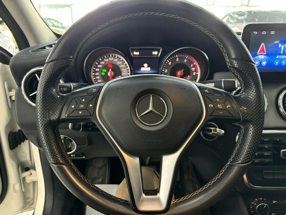 Mercedes-Benz Mercedes-Benz GLA
