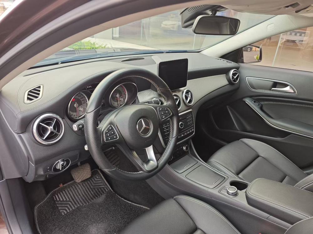 Mercedes-Benz Mercedes-Benz GLA