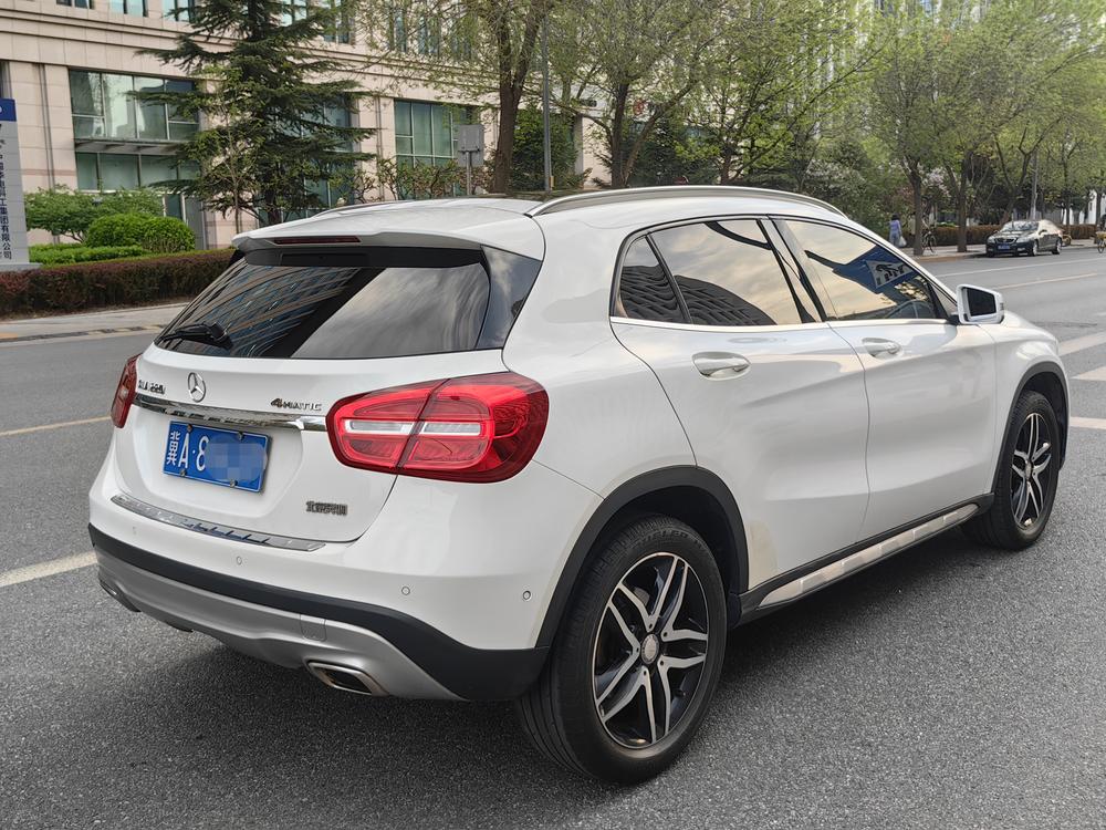 Mercedes-Benz Mercedes-Benz GLA