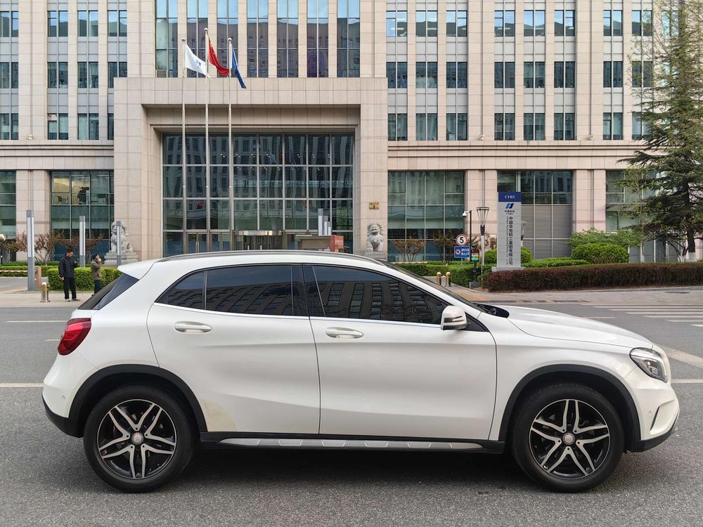 Mercedes-Benz Mercedes-Benz GLA