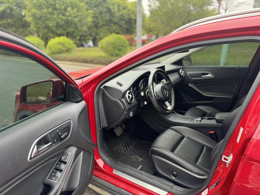 Mercedes-Benz Mercedes-Benz GLA