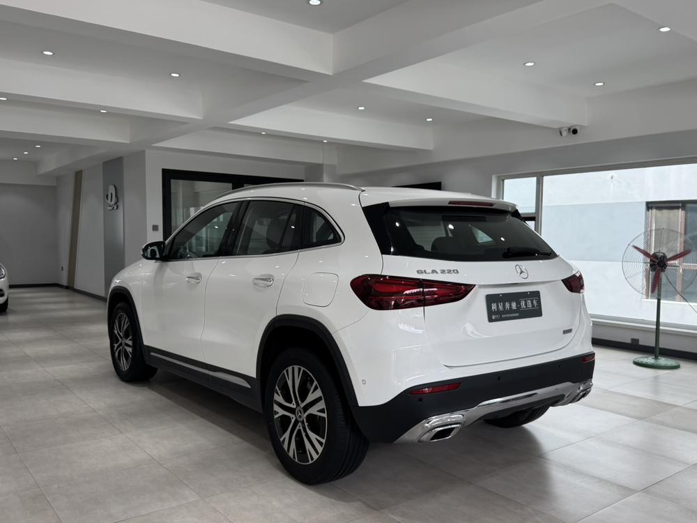 Mercedes-Benz Mercedes-Benz GLA