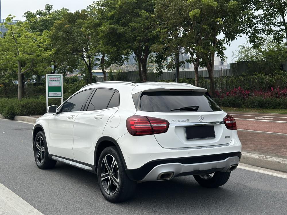 Mercedes-Benz Mercedes-Benz GLA