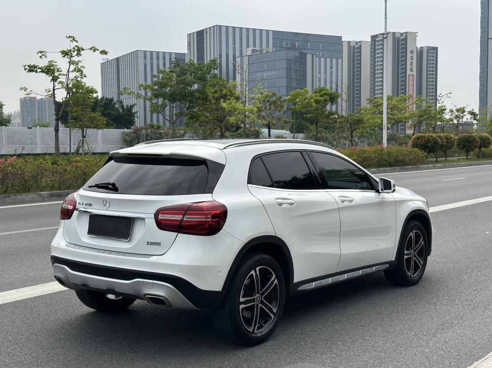 Mercedes-Benz Mercedes-Benz GLA