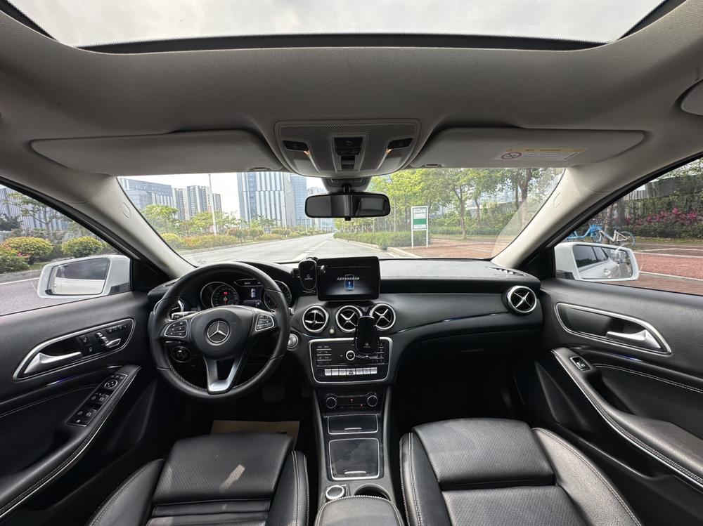 Mercedes-Benz Mercedes-Benz GLA