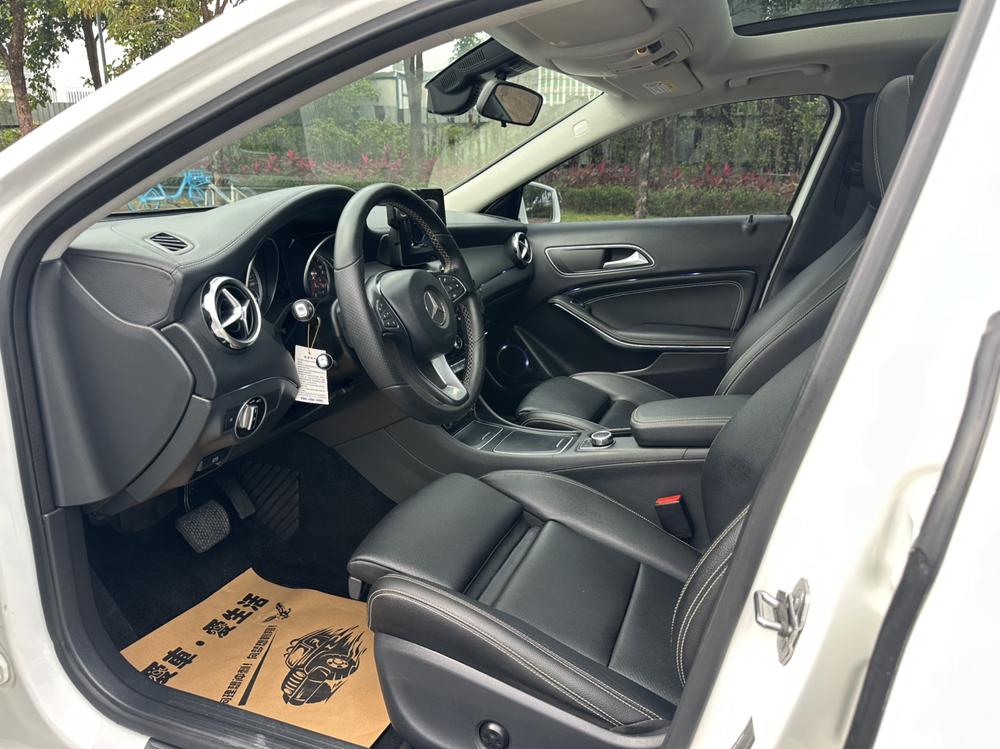 Mercedes-Benz Mercedes-Benz GLA