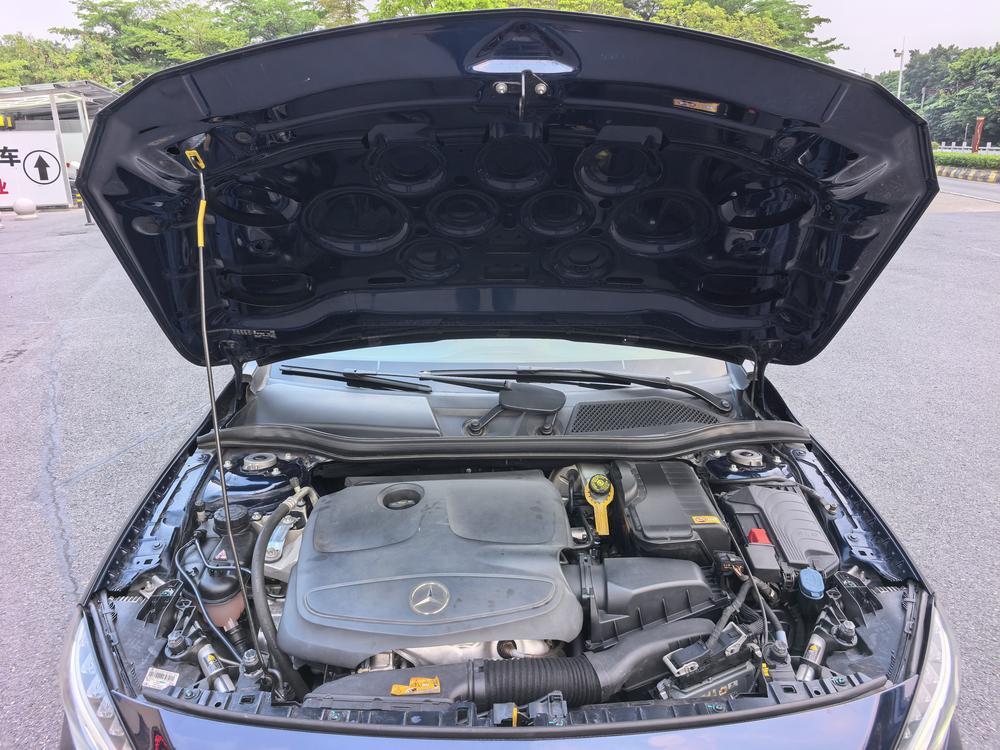 Mercedes-Benz Mercedes-Benz GLA