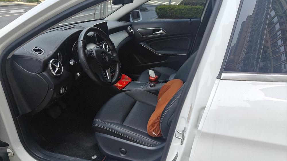 Mercedes-Benz Mercedes-Benz GLA
