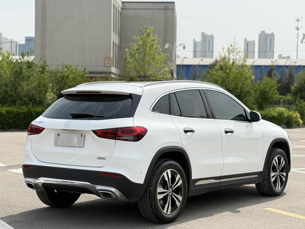 Mercedes-Benz Mercedes-Benz GLA