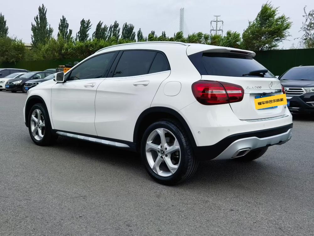Mercedes-Benz Mercedes-Benz GLA