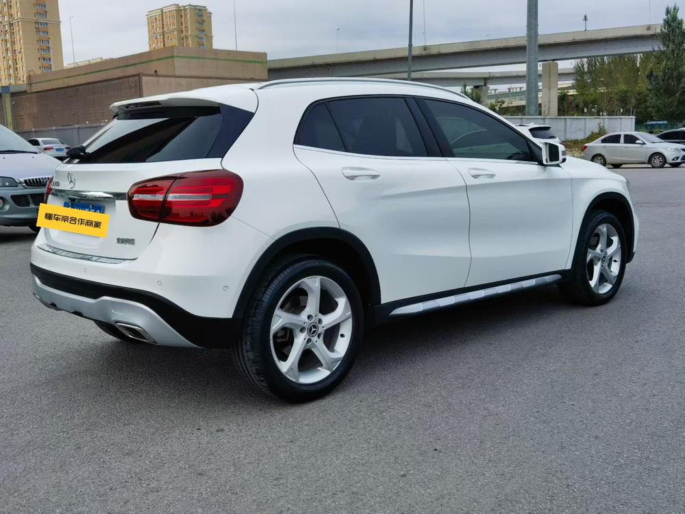 Mercedes-Benz Mercedes-Benz GLA