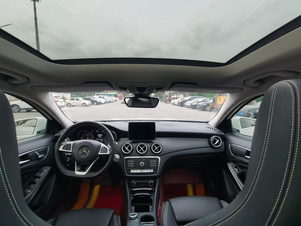 Mercedes-Benz Mercedes-Benz GLA