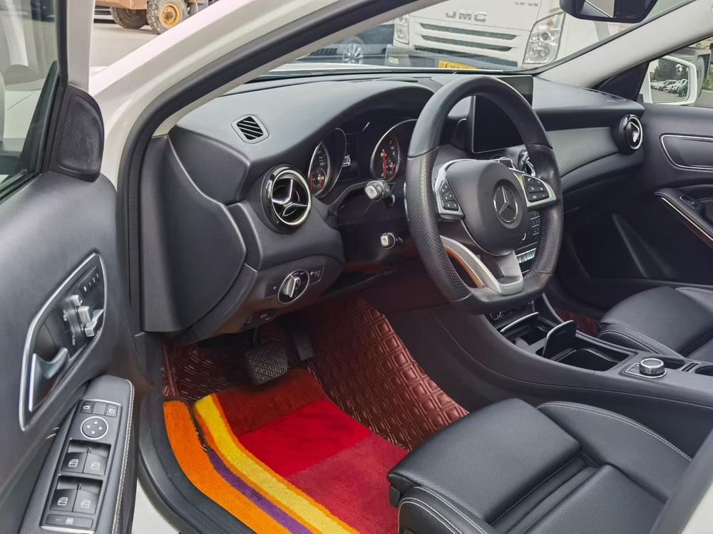 Mercedes-Benz Mercedes-Benz GLA