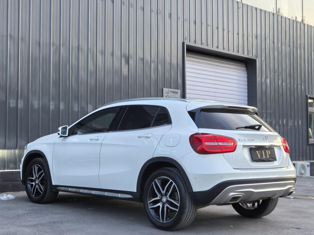 Mercedes-Benz Mercedes-Benz GLA