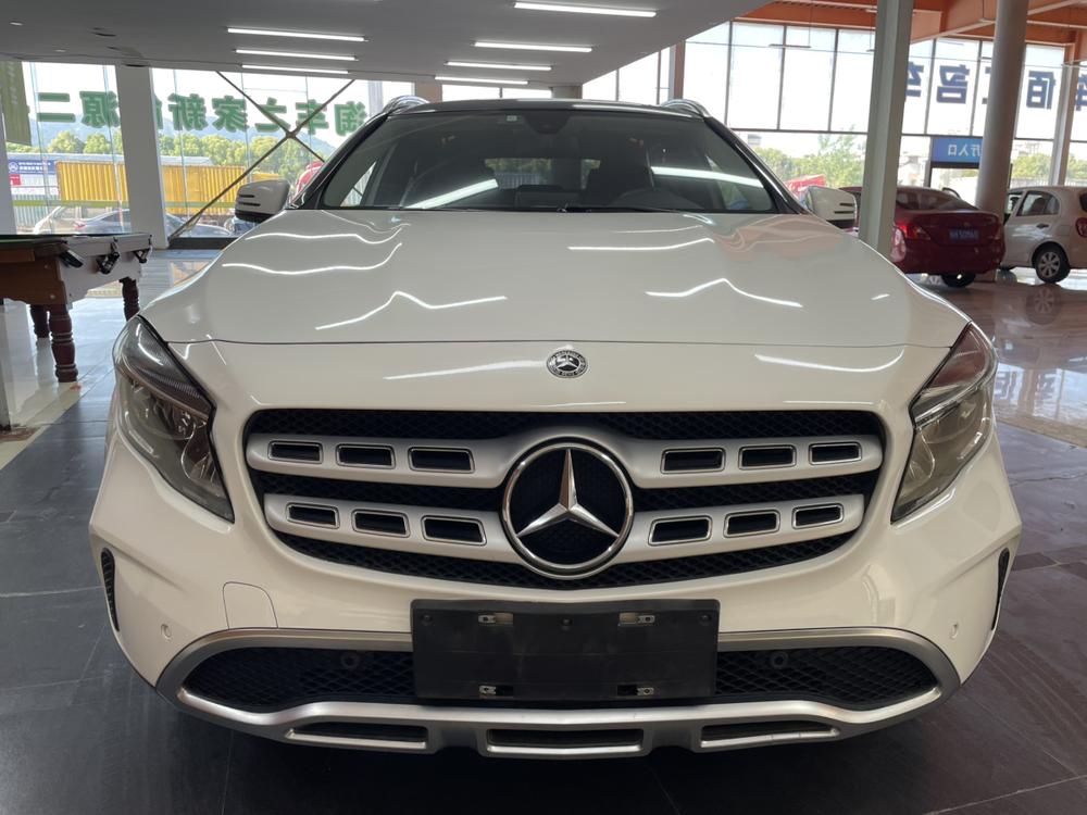 Mercedes-Benz Mercedes-Benz GLA