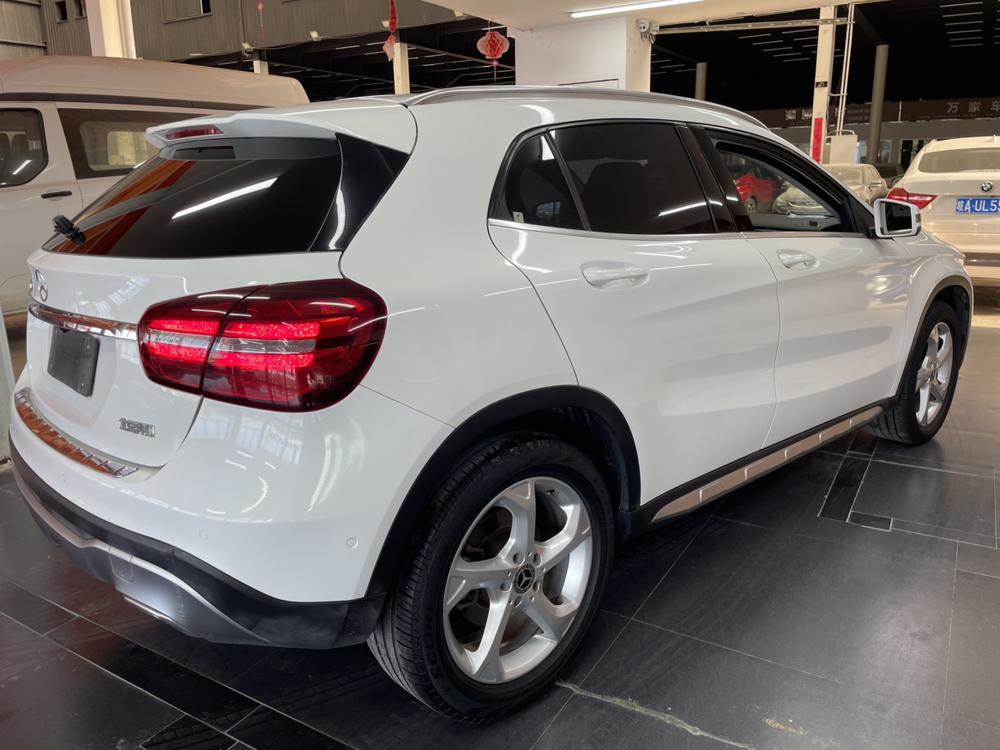 Mercedes-Benz Mercedes-Benz GLA