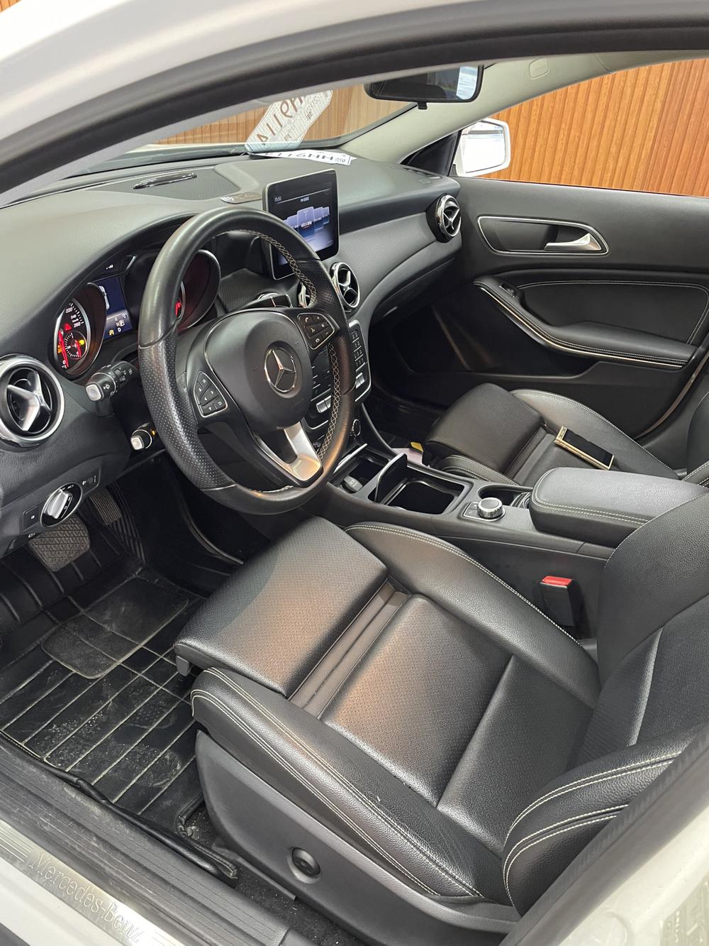Mercedes-Benz Mercedes-Benz GLA