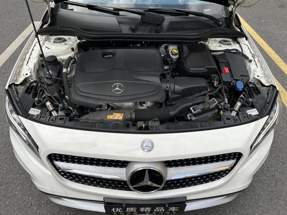 Mercedes-Benz Mercedes-Benz GLA