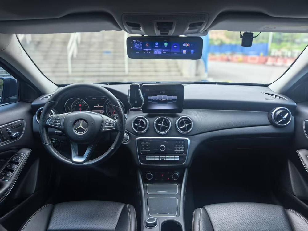 Mercedes-Benz Mercedes-Benz GLA