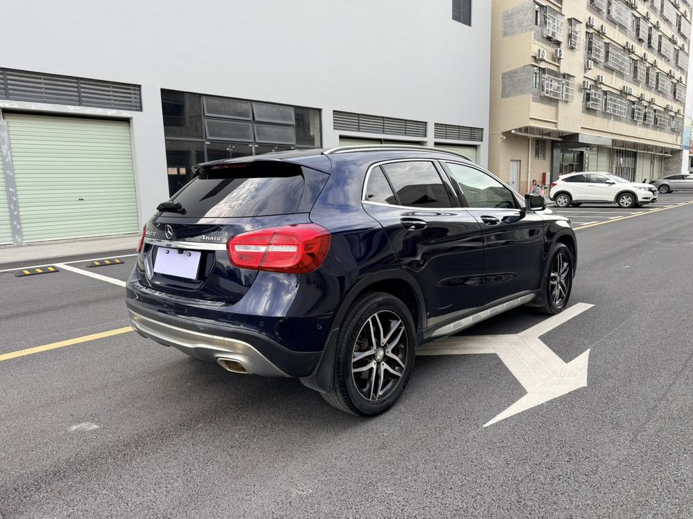 Mercedes-Benz Mercedes-Benz GLA