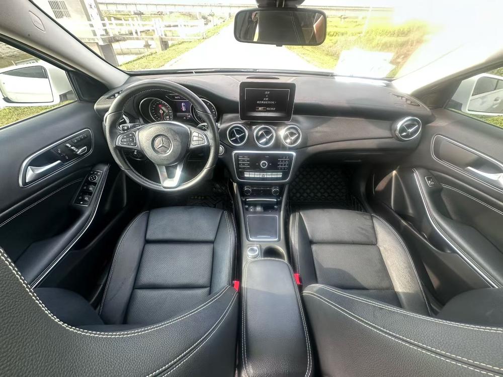 Mercedes-Benz Mercedes-Benz GLA