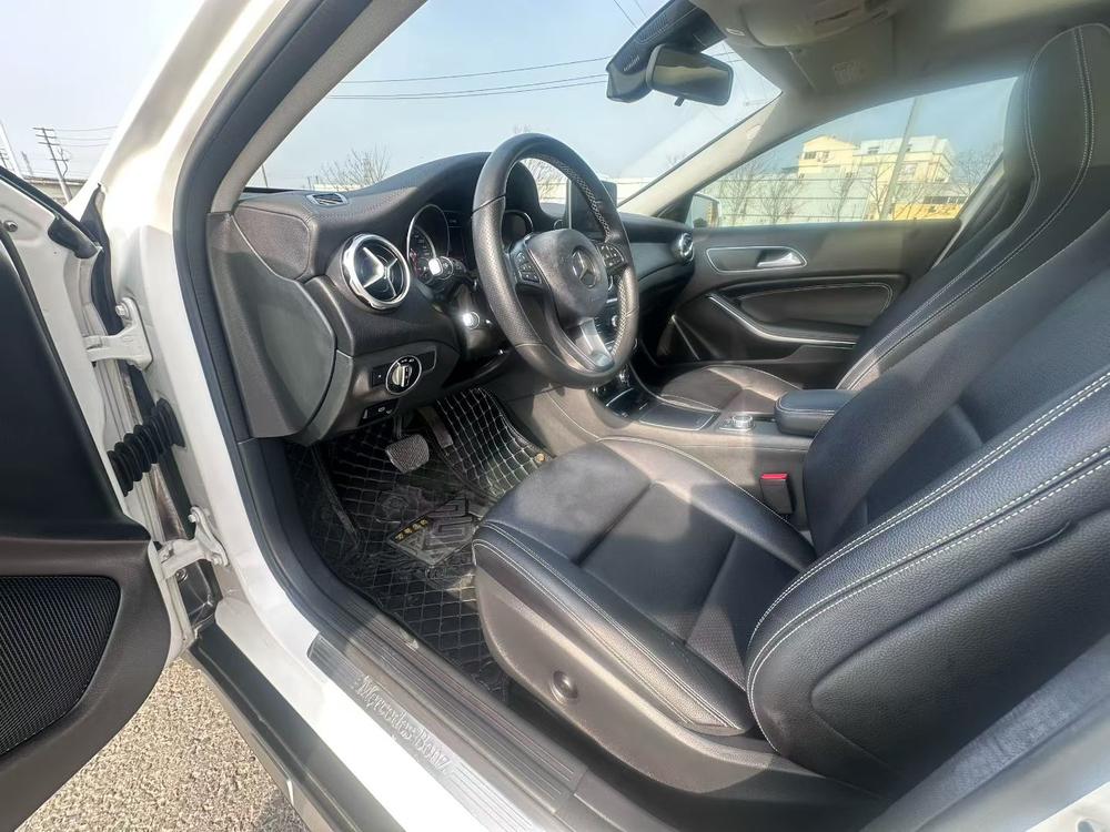 Mercedes-Benz Mercedes-Benz GLA