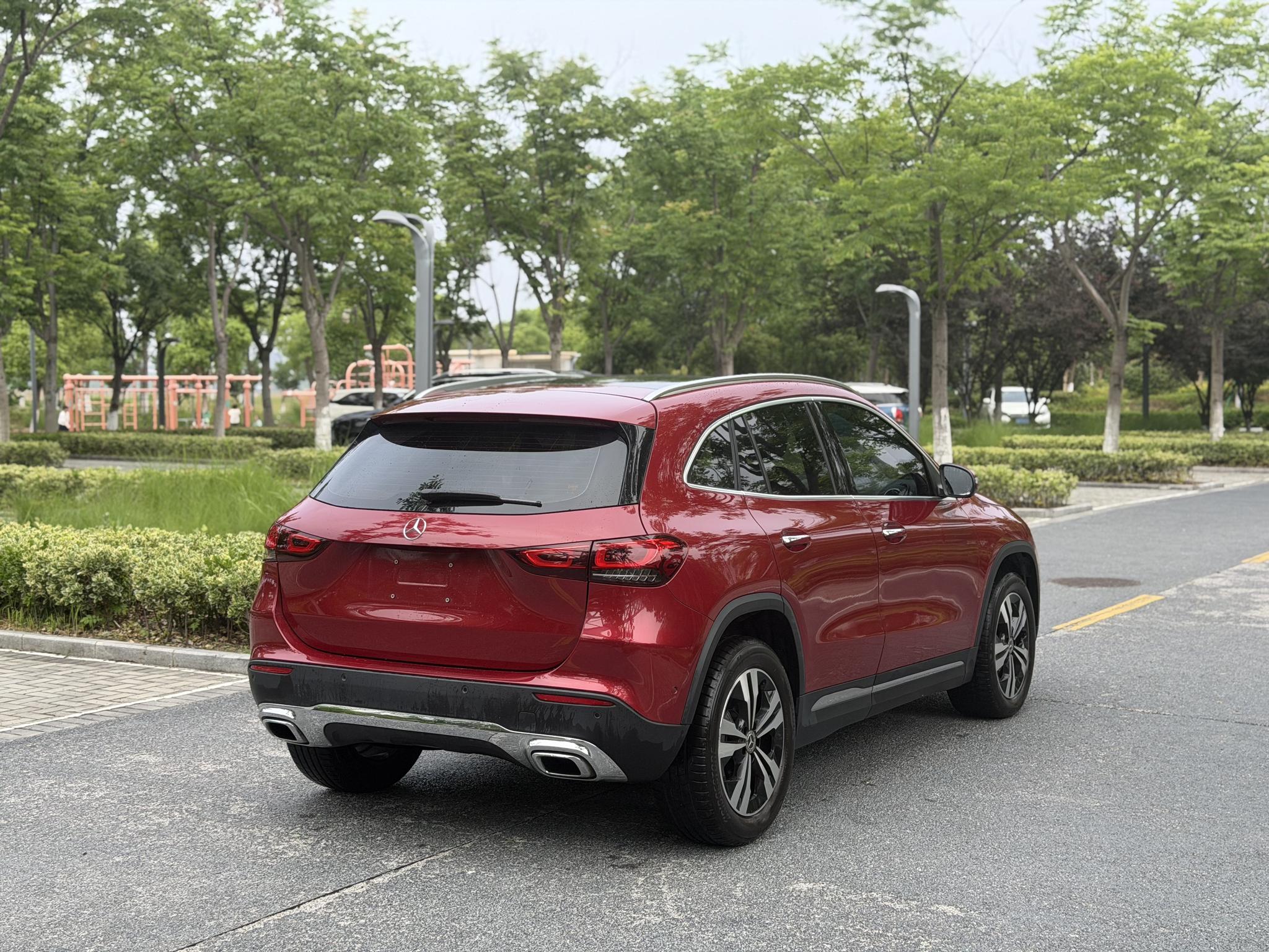 Mercedes-Benz Mercedes-Benz GLA