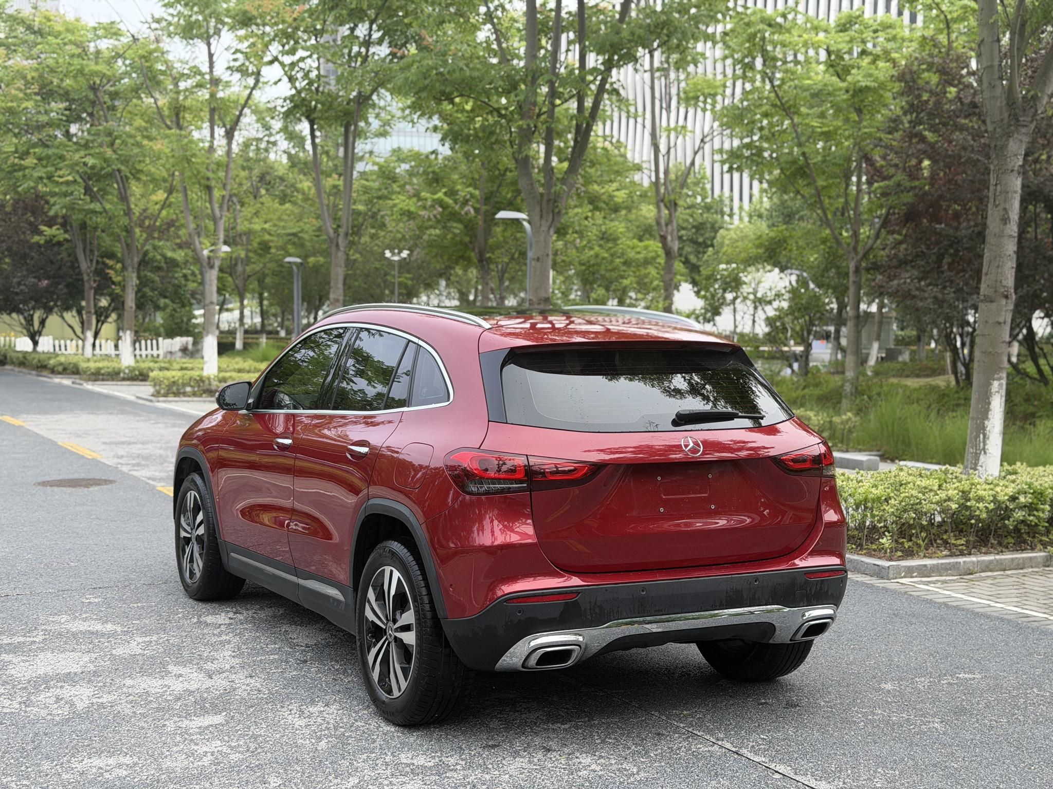 Mercedes-Benz Mercedes-Benz GLA