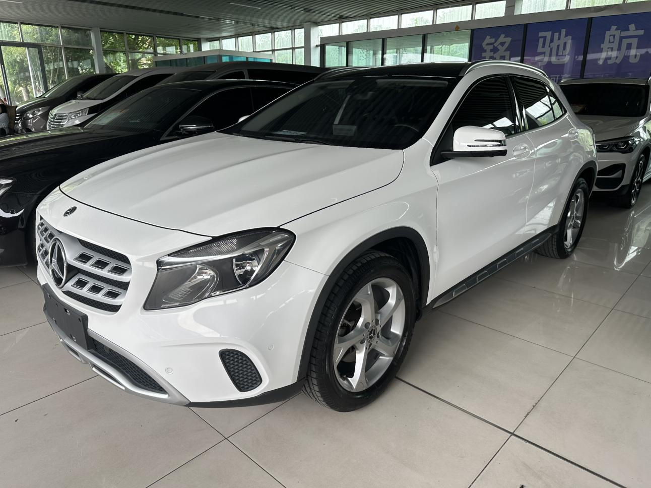 Mercedes-Benz Mercedes-Benz GLA