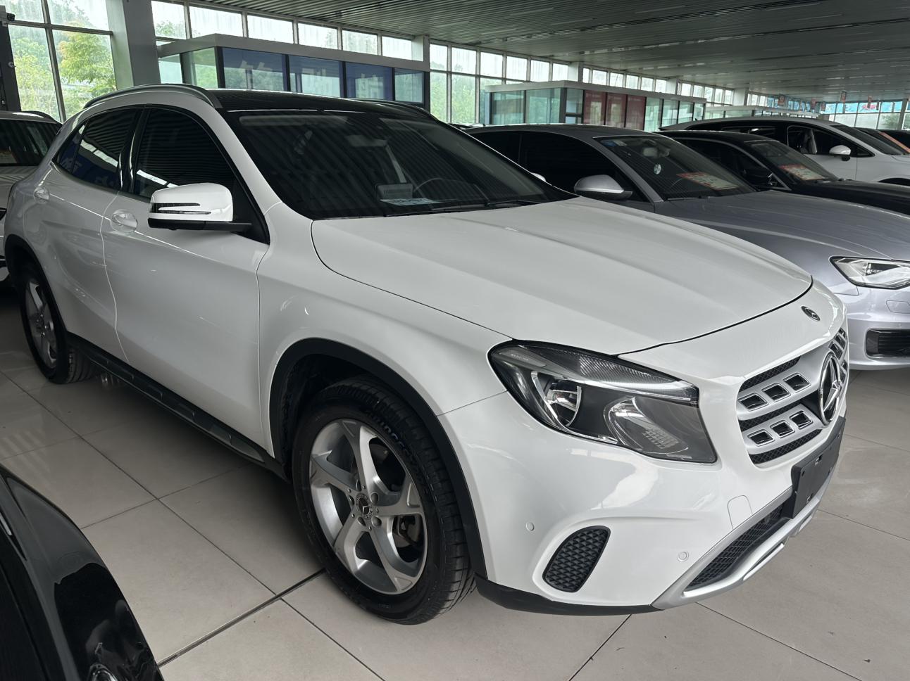 Mercedes-Benz Mercedes-Benz GLA