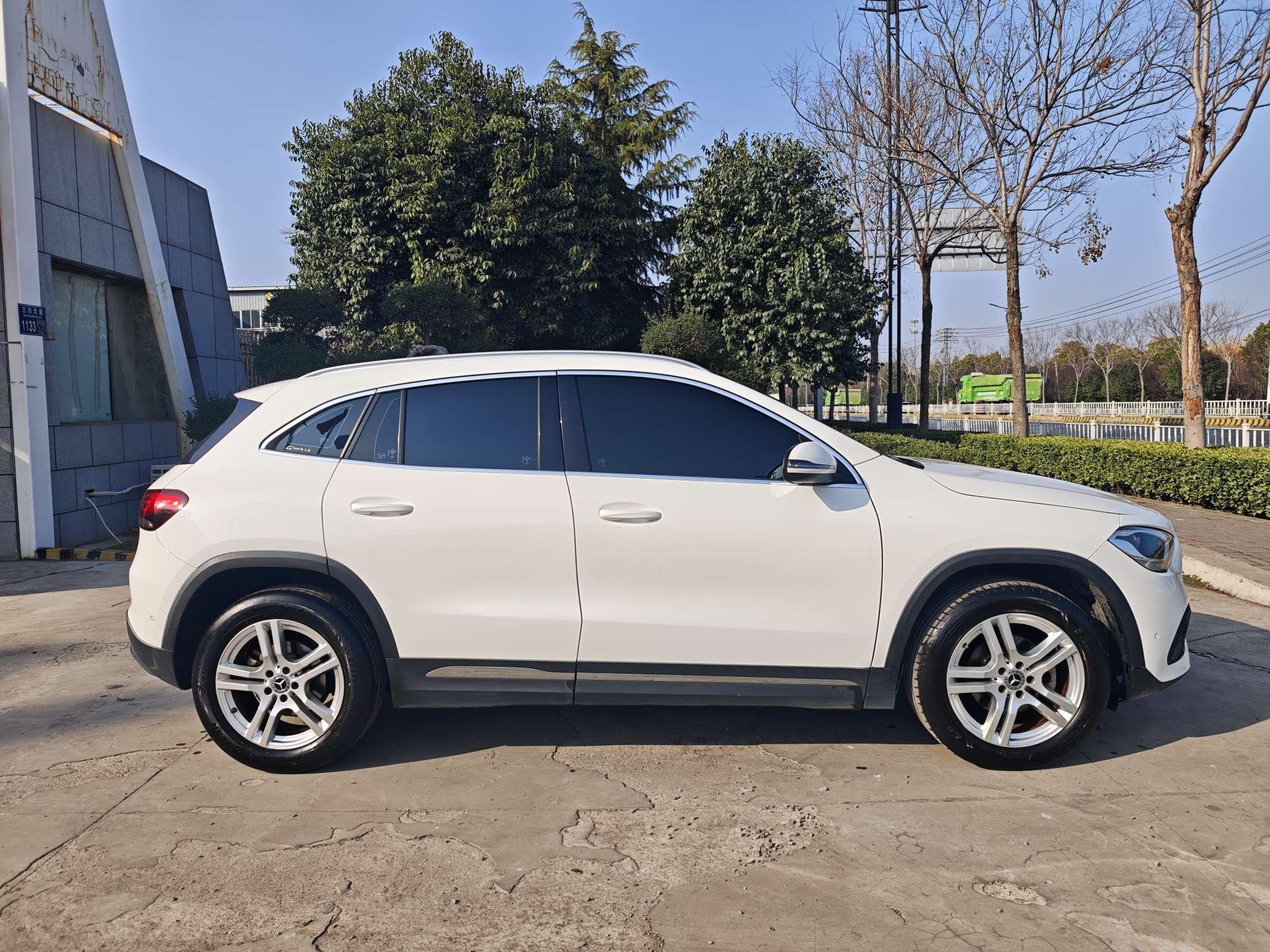 Mercedes-Benz Mercedes-Benz GLA
