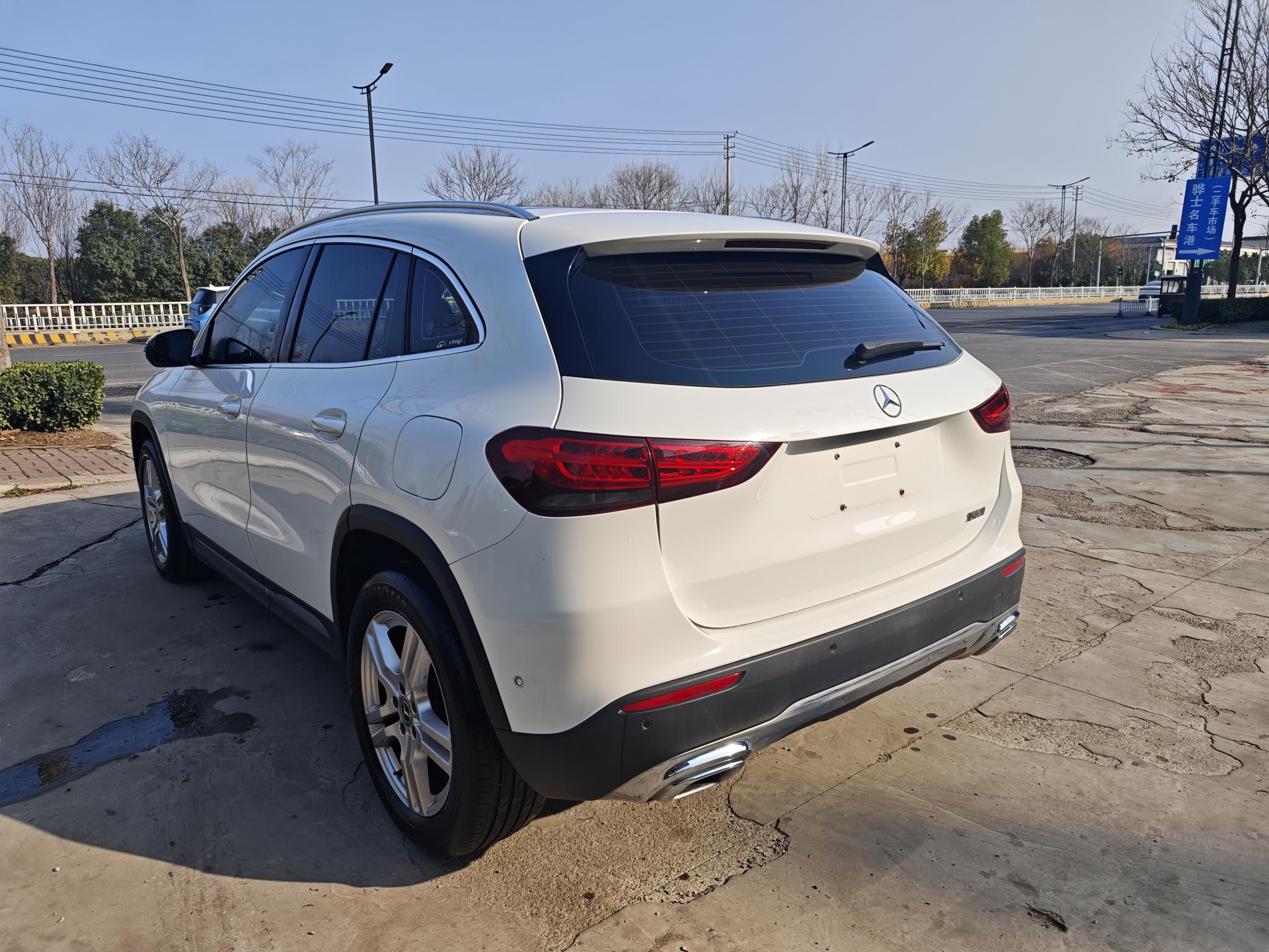 Mercedes-Benz Mercedes-Benz GLA