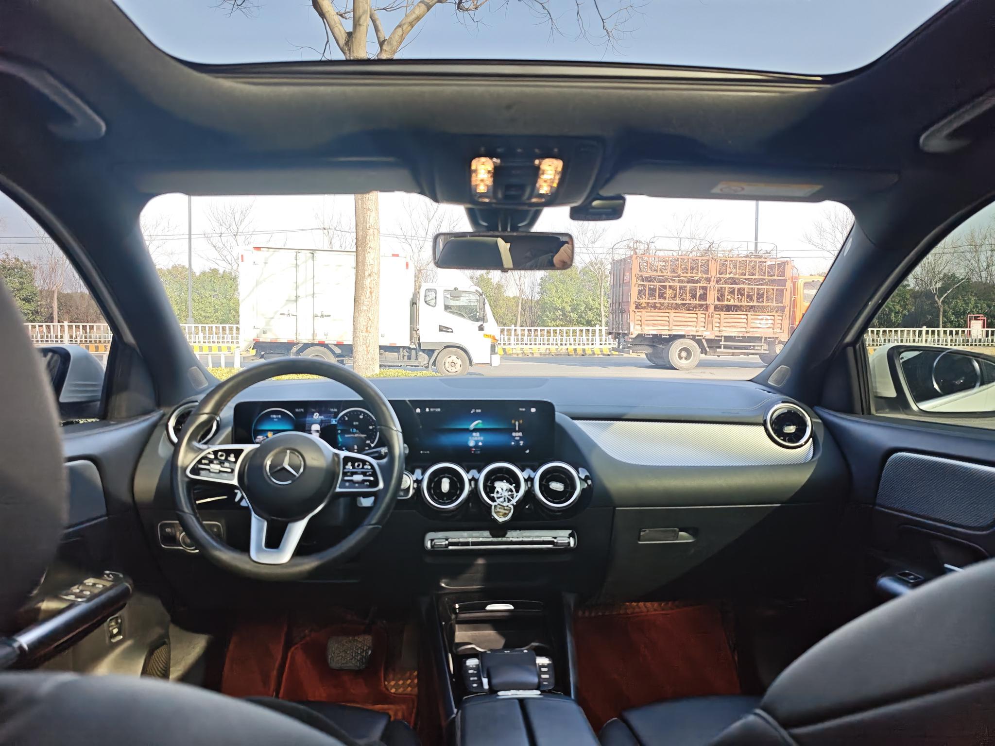 Mercedes-Benz Mercedes-Benz GLA