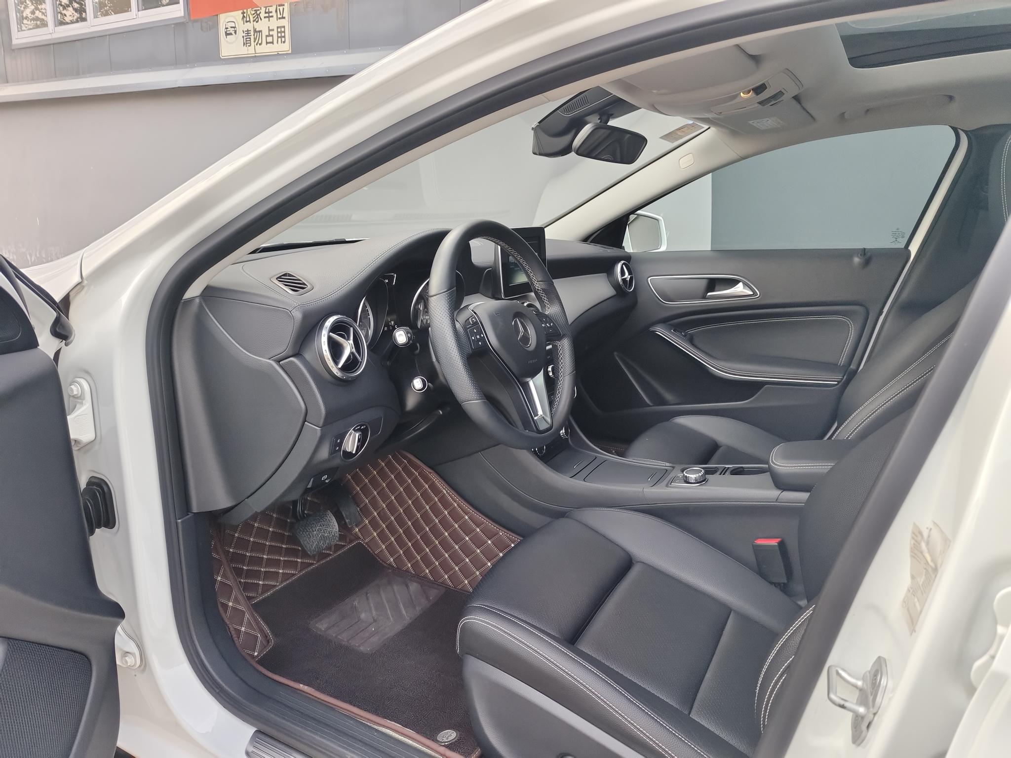 Mercedes-Benz Mercedes-Benz GLA