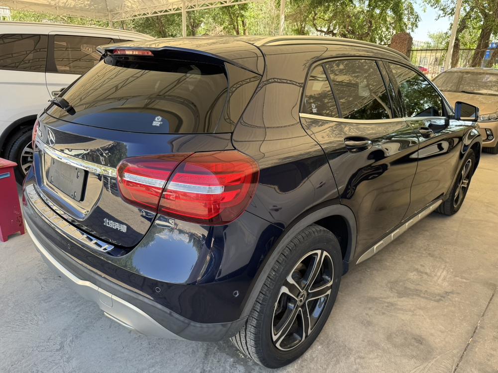 Mercedes-Benz Mercedes-Benz GLA