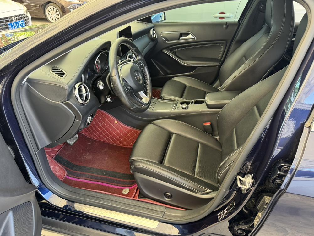 Mercedes-Benz Mercedes-Benz GLA