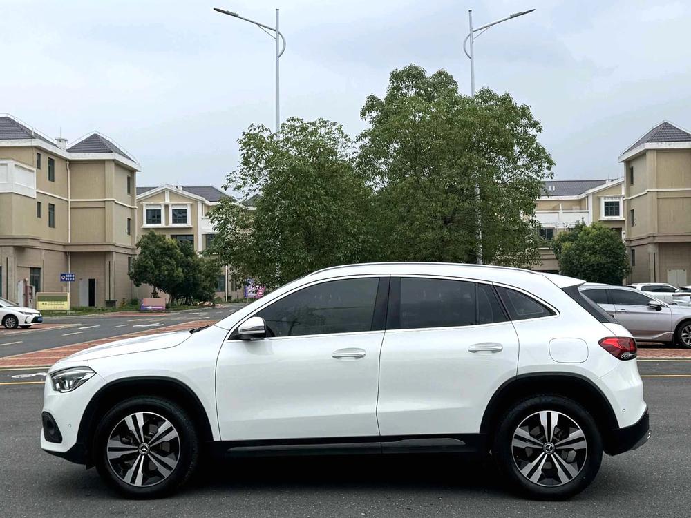 Mercedes-Benz Mercedes-Benz GLA