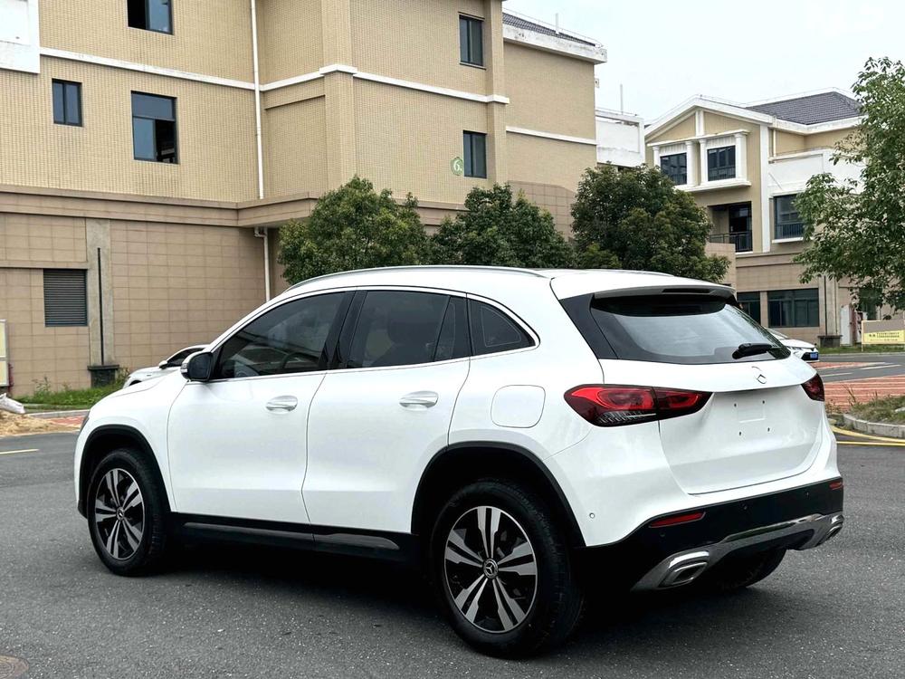 Mercedes-Benz Mercedes-Benz GLA