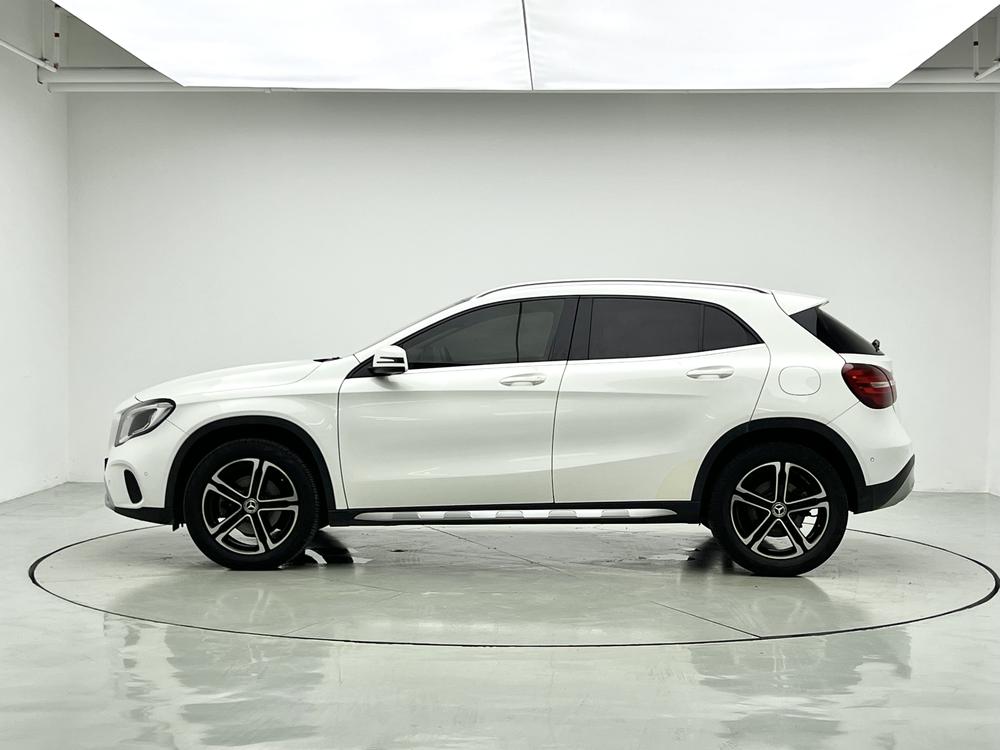 Mercedes-Benz Mercedes-Benz GLA
