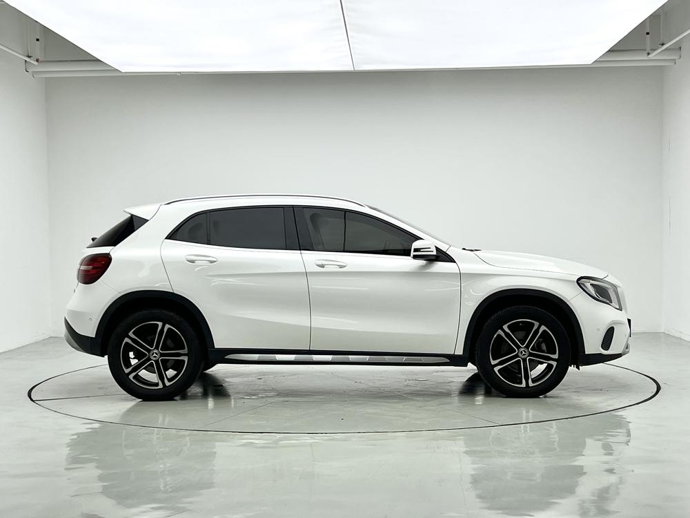 Mercedes-Benz Mercedes-Benz GLA