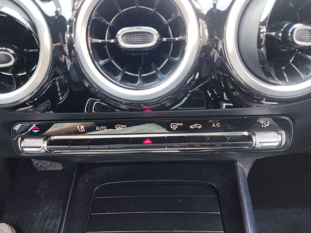 Mercedes-Benz Mercedes-Benz GLA