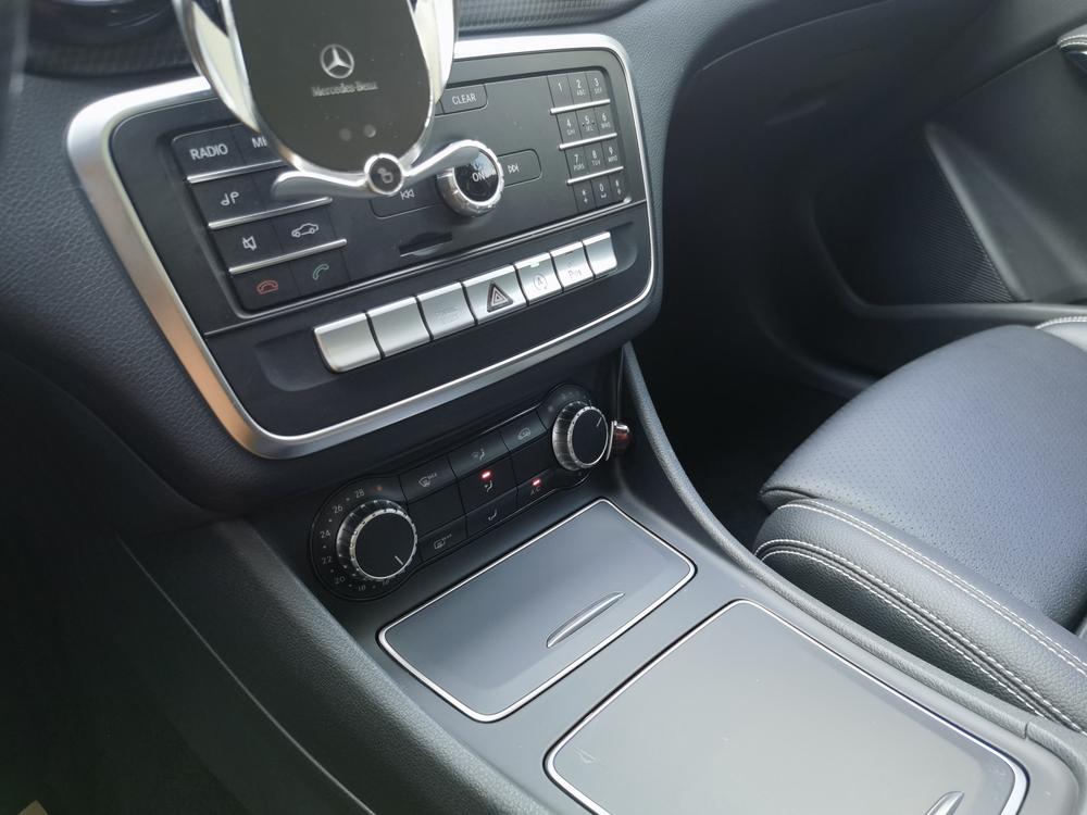 Mercedes-Benz Mercedes-Benz GLA