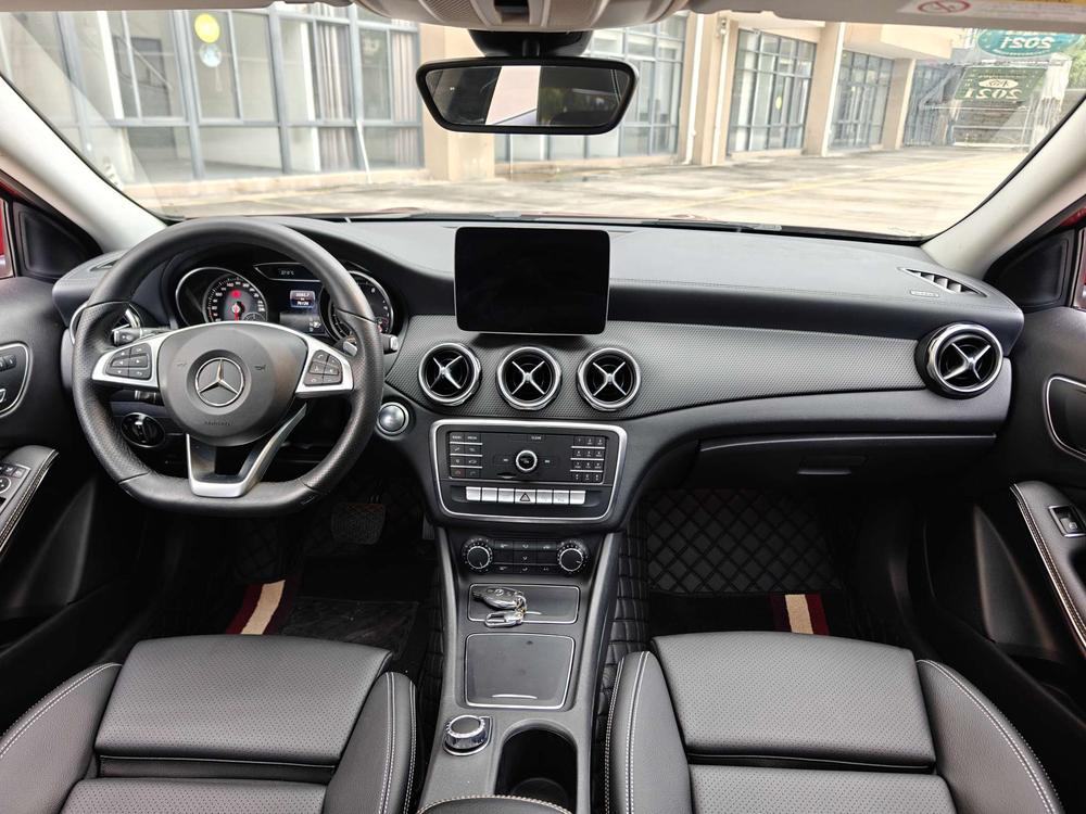 Mercedes-Benz Mercedes-Benz GLA