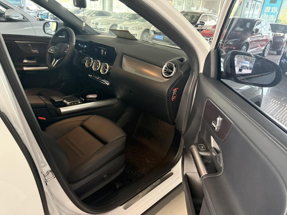 Mercedes-Benz Mercedes-Benz GLA