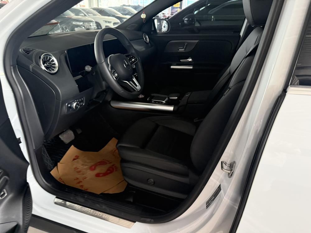 Mercedes-Benz Mercedes-Benz GLA