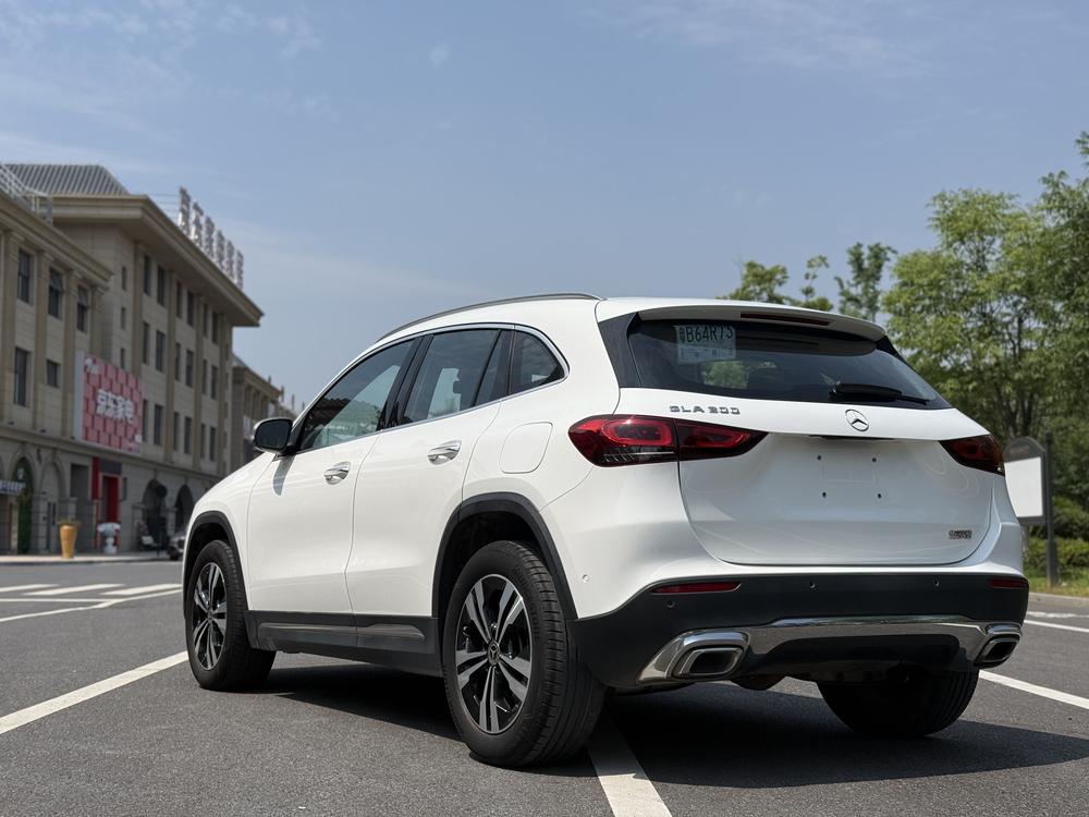Mercedes-Benz Mercedes-Benz GLA