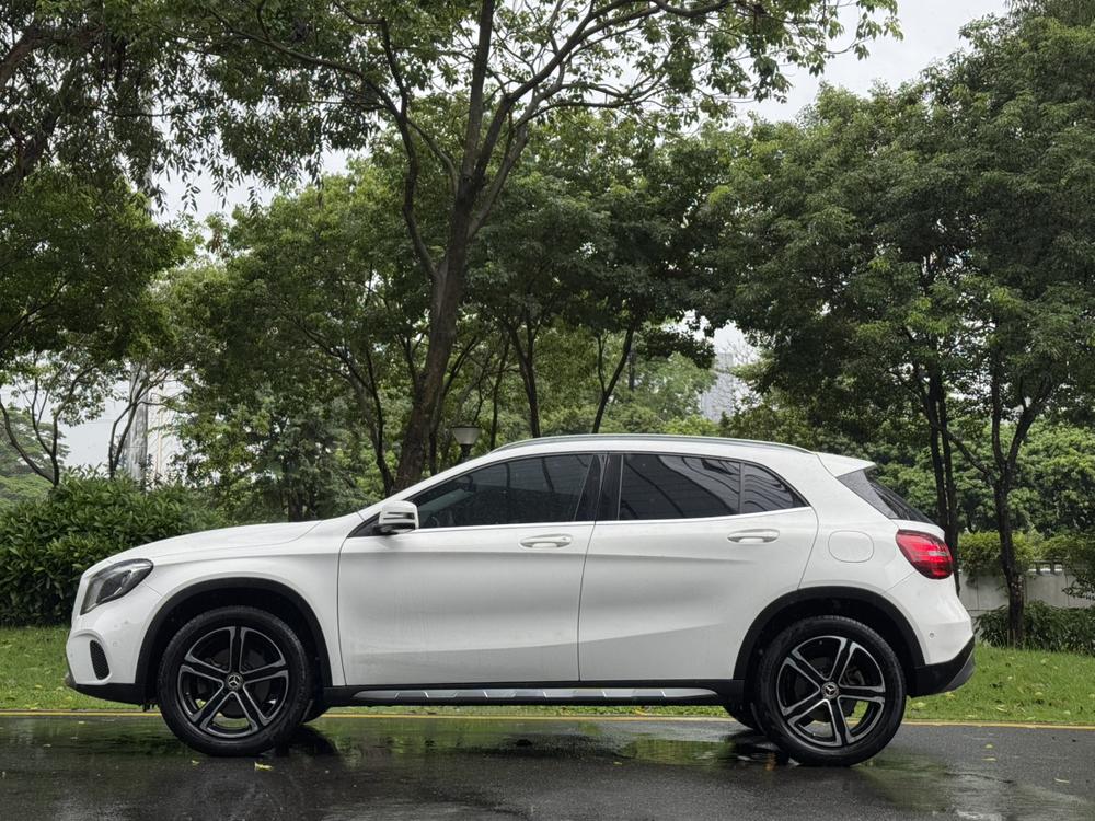 Mercedes-Benz Mercedes-Benz GLA
