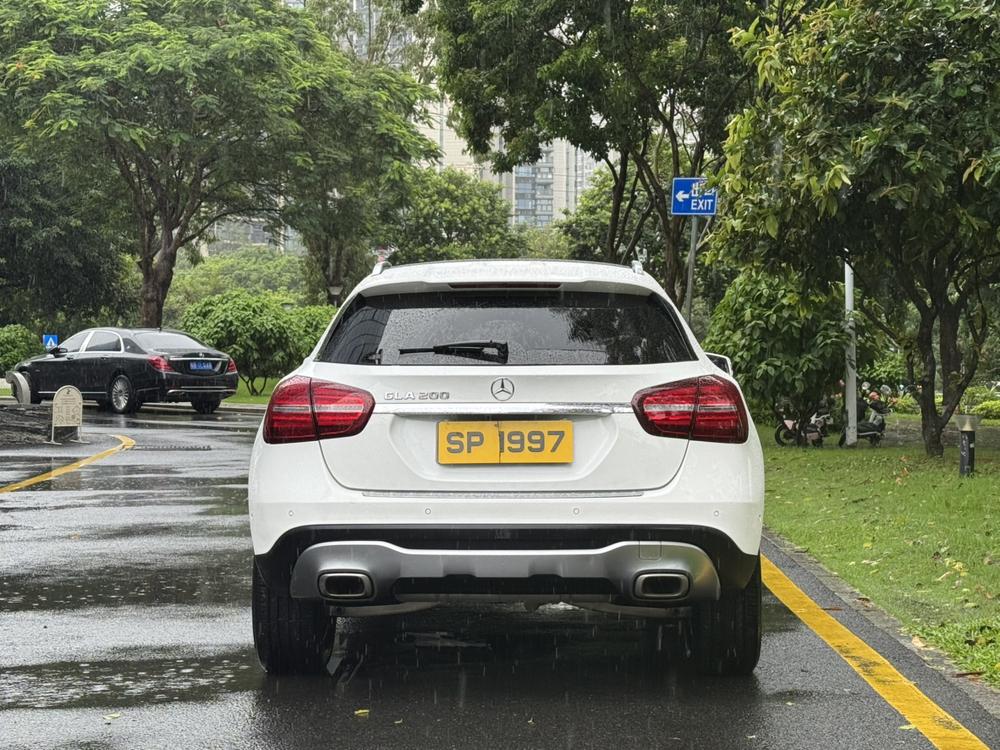 Mercedes-Benz Mercedes-Benz GLA