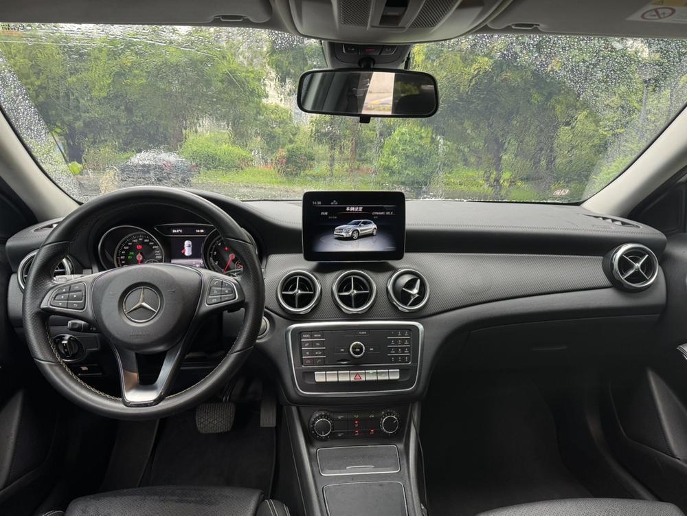 Mercedes-Benz Mercedes-Benz GLA