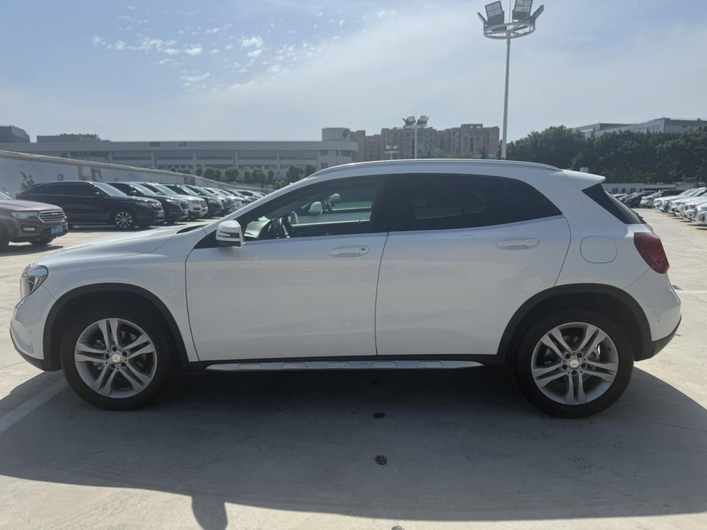 Mercedes-Benz Mercedes-Benz GLA
